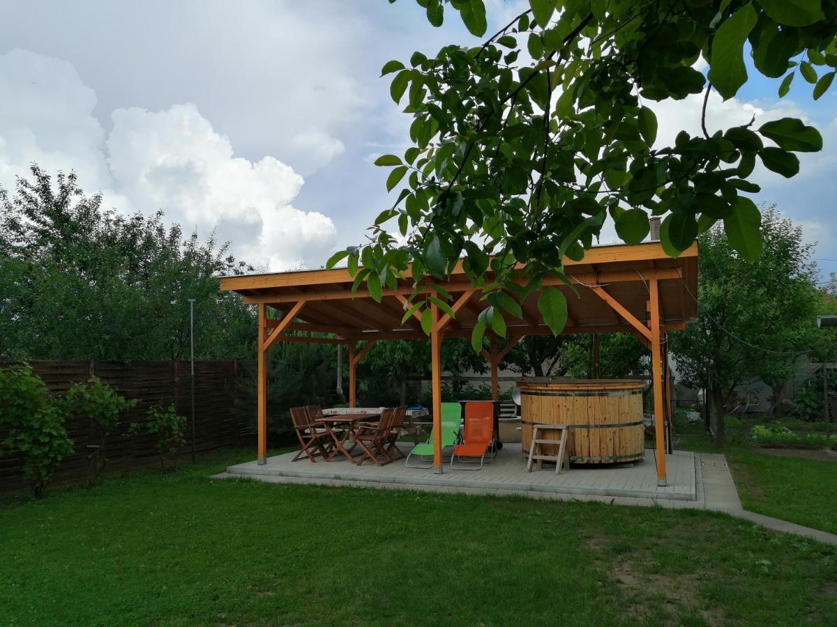 Apollo Vendeghaz Appartement Edelény Buitenkant foto