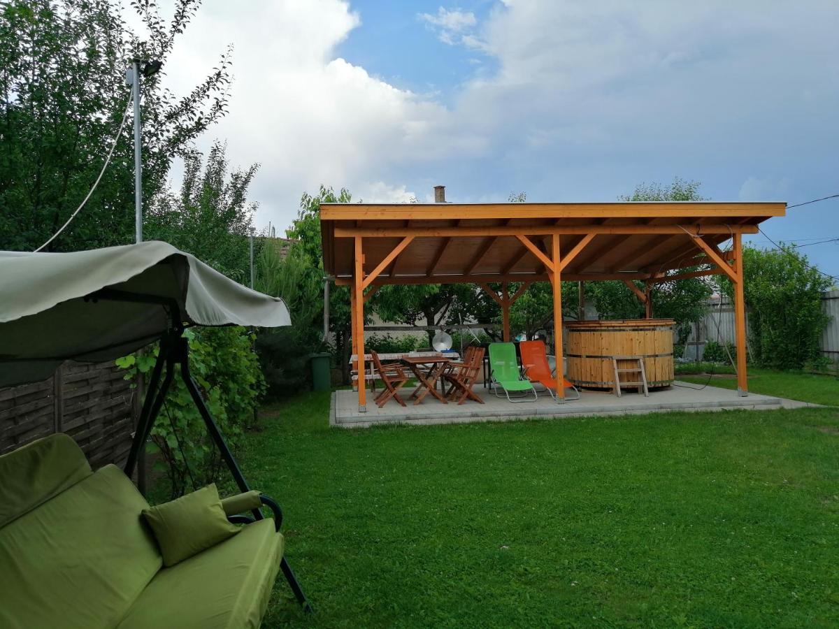Apollo Vendeghaz Appartement Edelény Buitenkant foto