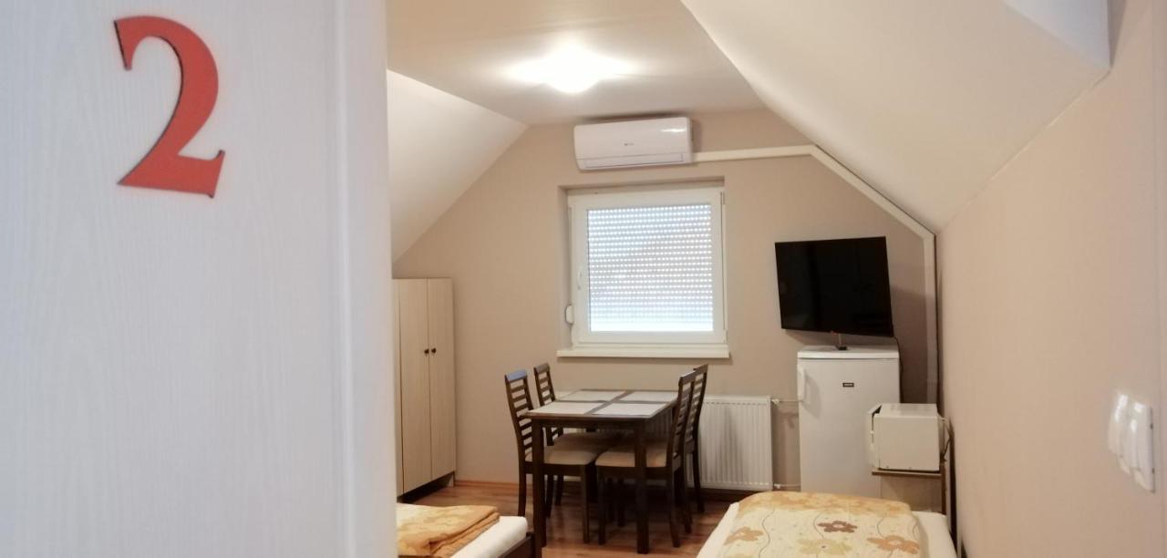 Apollo Vendeghaz Appartement Edelény Buitenkant foto