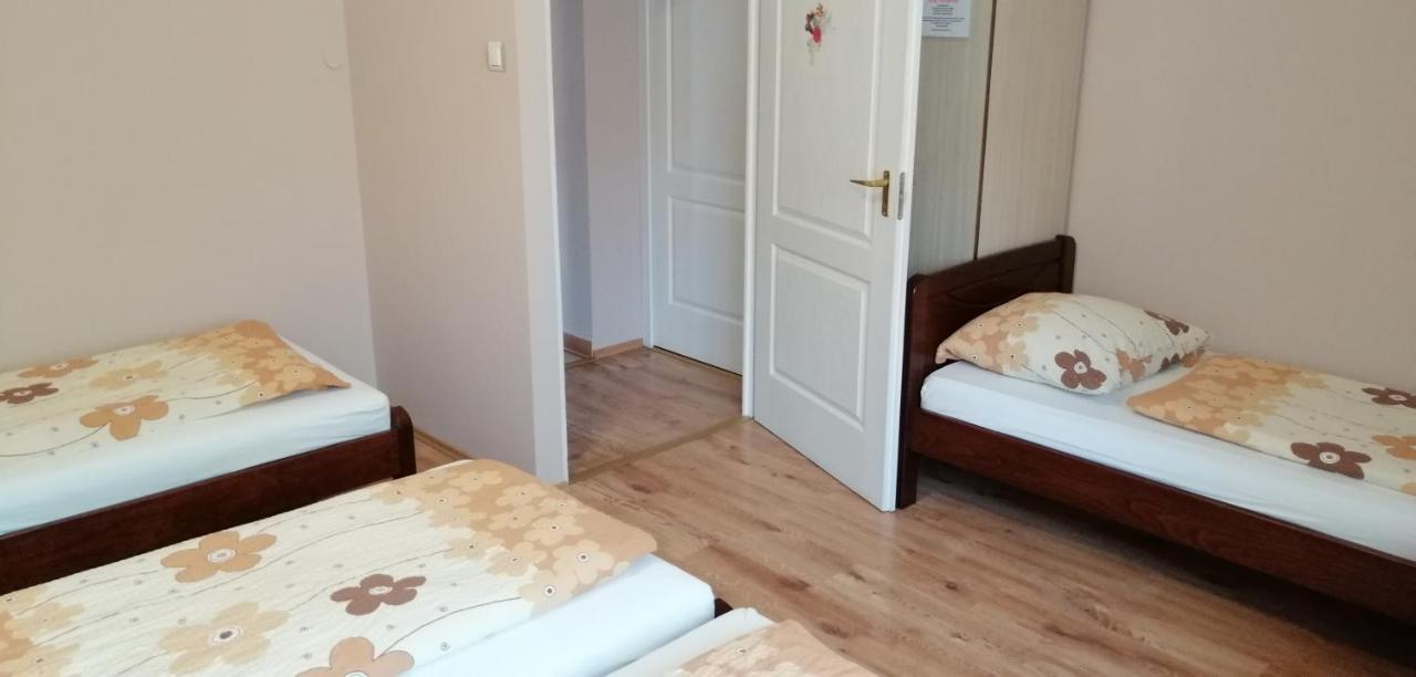 Apollo Vendeghaz Appartement Edelény Buitenkant foto