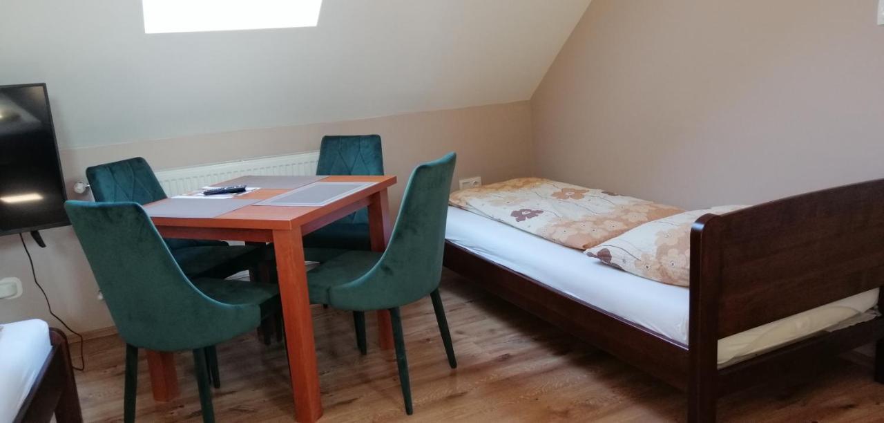 Apollo Vendeghaz Appartement Edelény Buitenkant foto