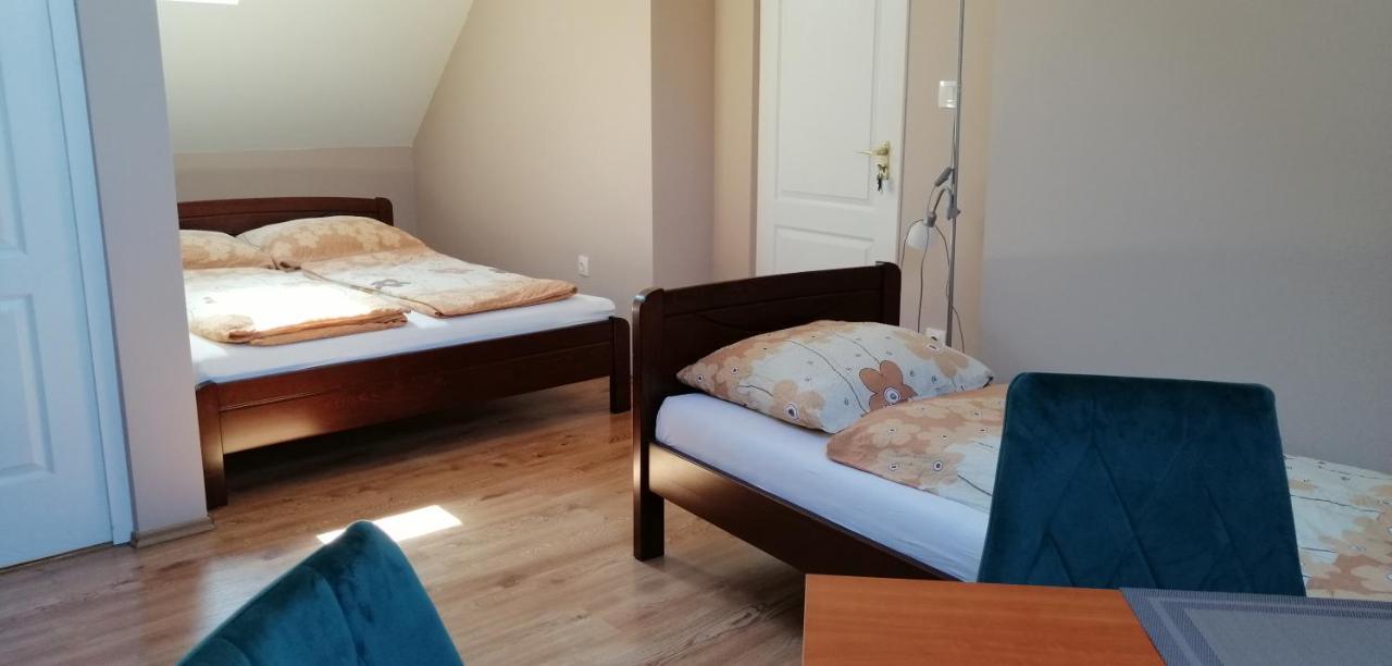 Apollo Vendeghaz Appartement Edelény Buitenkant foto