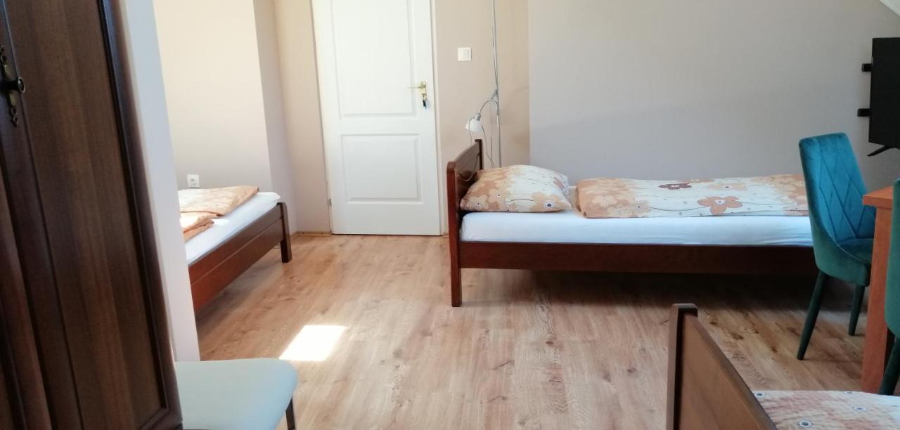 Apollo Vendeghaz Appartement Edelény Buitenkant foto