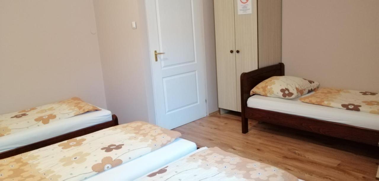 Apollo Vendeghaz Appartement Edelény Buitenkant foto