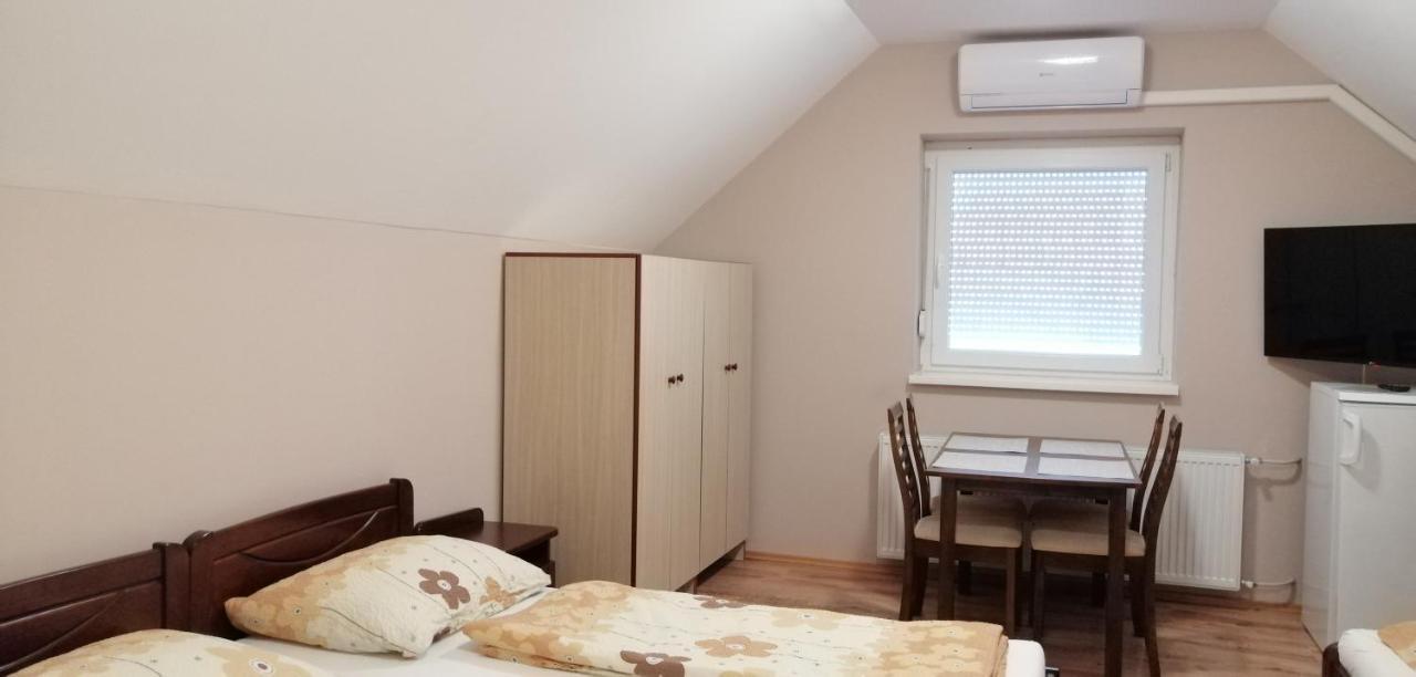 Apollo Vendeghaz Appartement Edelény Buitenkant foto