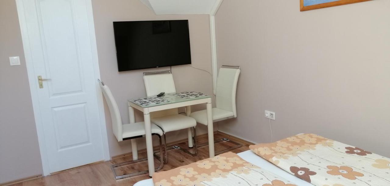Apollo Vendeghaz Appartement Edelény Buitenkant foto