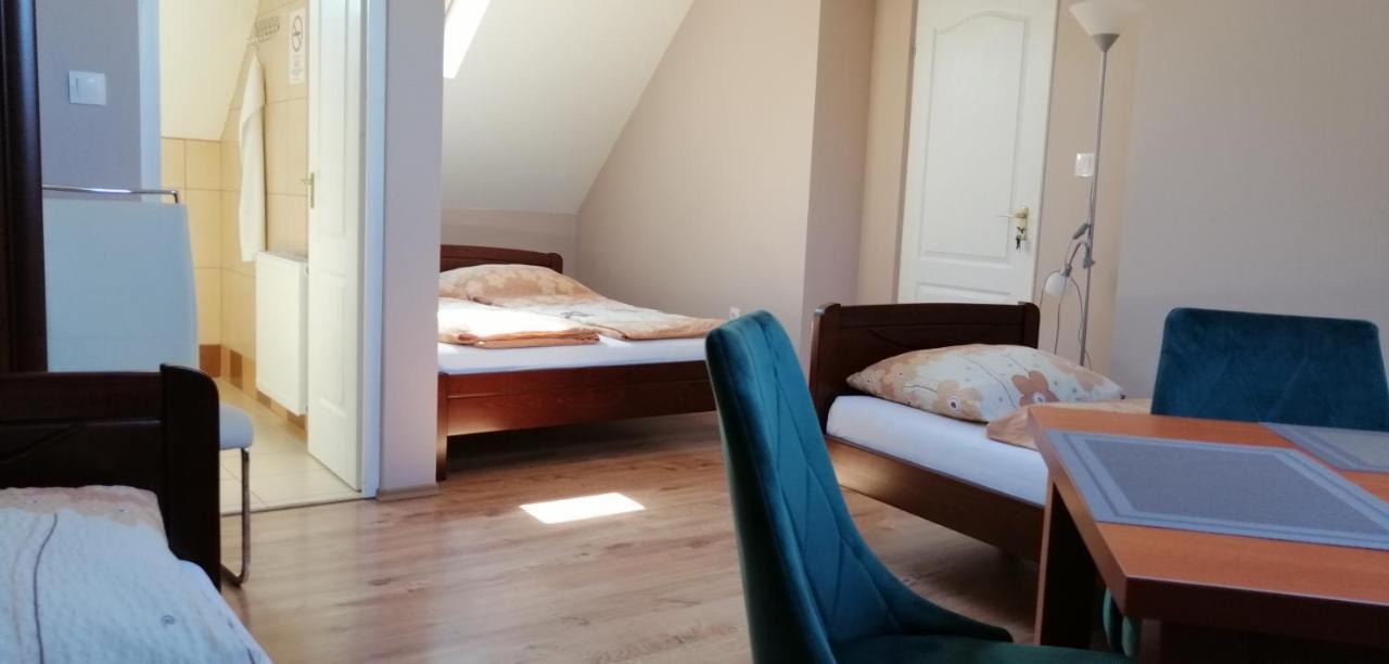 Apollo Vendeghaz Appartement Edelény Buitenkant foto