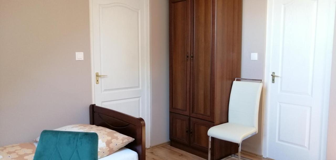 Apollo Vendeghaz Appartement Edelény Buitenkant foto
