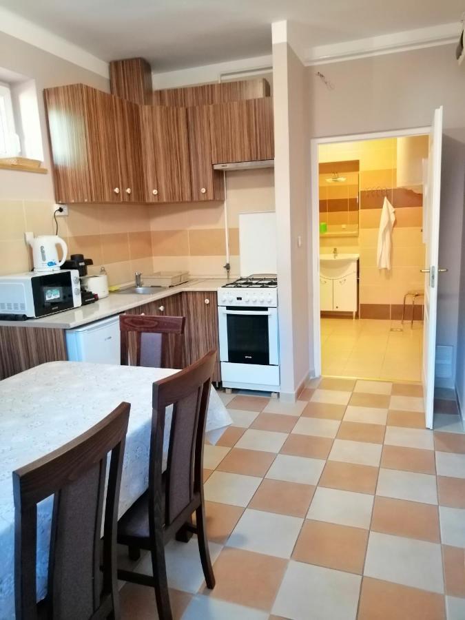 Apollo Vendeghaz Appartement Edelény Buitenkant foto