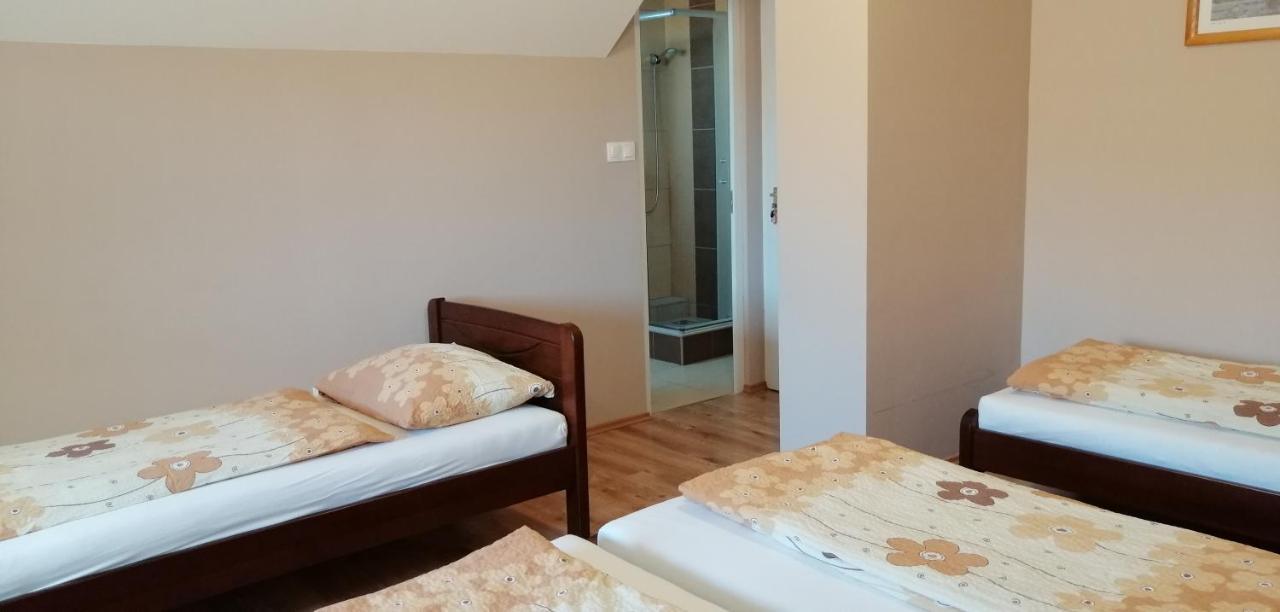 Apollo Vendeghaz Appartement Edelény Buitenkant foto
