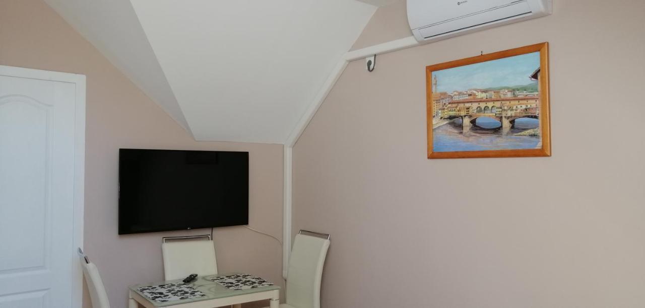 Apollo Vendeghaz Appartement Edelény Buitenkant foto