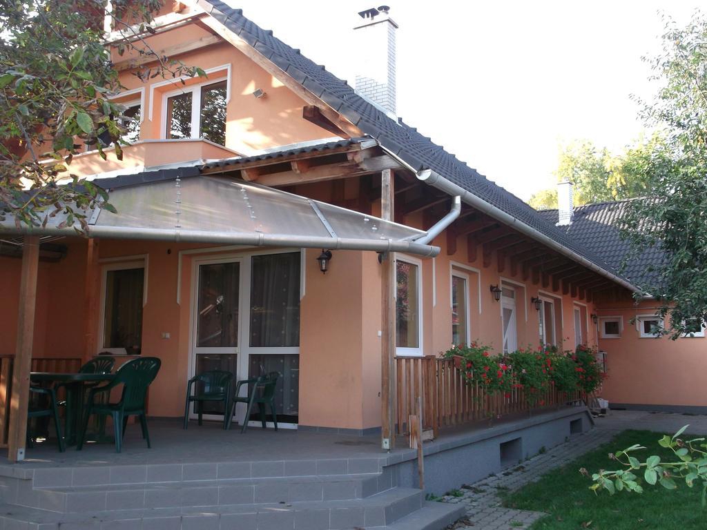 Apollo Vendeghaz Appartement Edelény Buitenkant foto